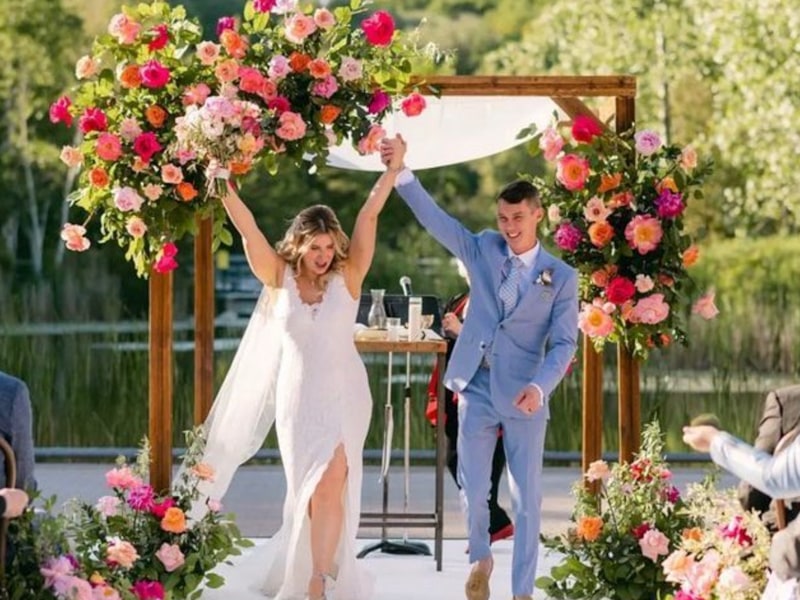 Carousel images of chuppah.ca