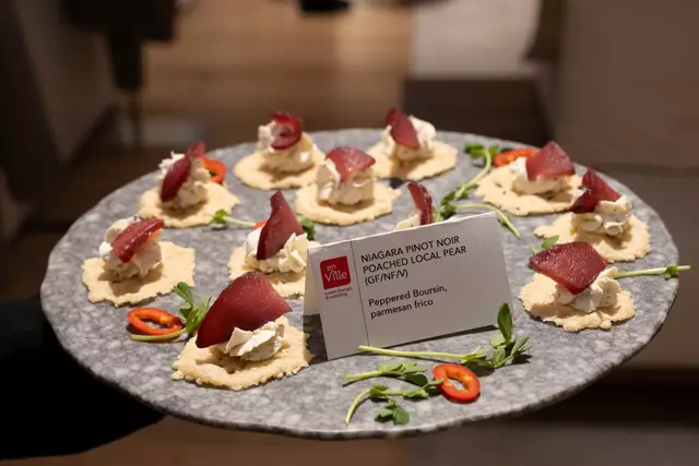 Full Service Caterers: en Ville Event Design and Catering 13